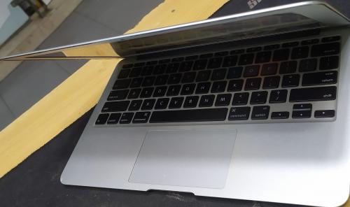MacBook Air Model -A 1370(11 inch -Mid2011) 1.6 GHz Intel Core i5