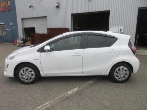 TOYOTA AQUA S PUSH WHITE 2017